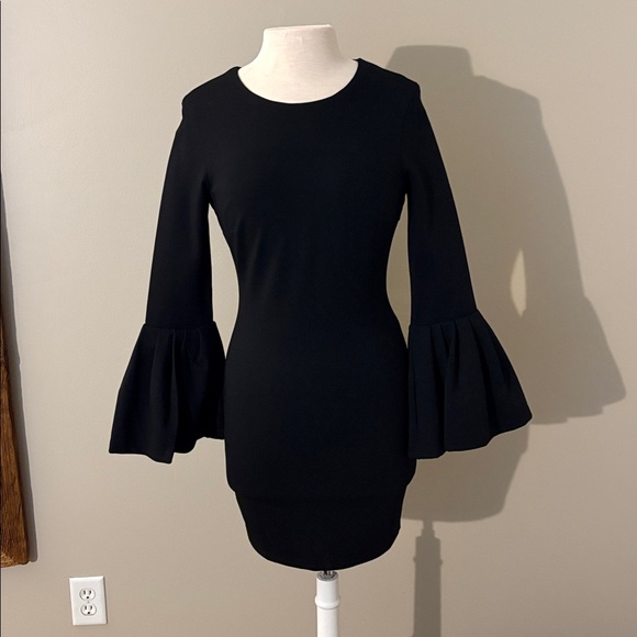 Lulus Dresses & Skirts - Lulu's Black Bell Sleeve Midi Dress